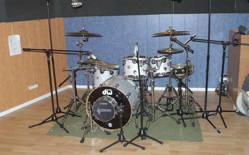 Batterie acoustique complète avec fûts et cymbales