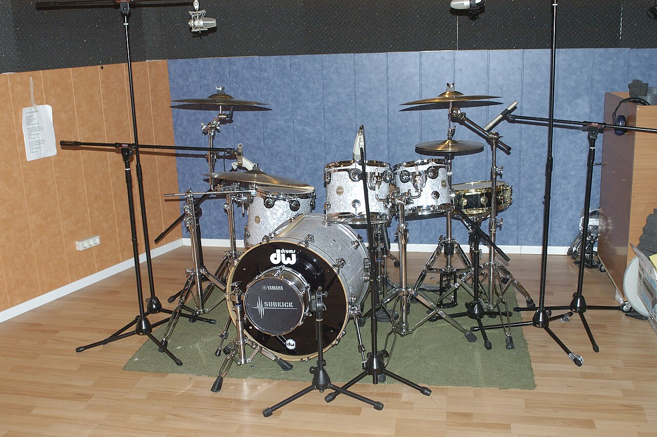 Batterie acoustique complète avec fûts et cymbales