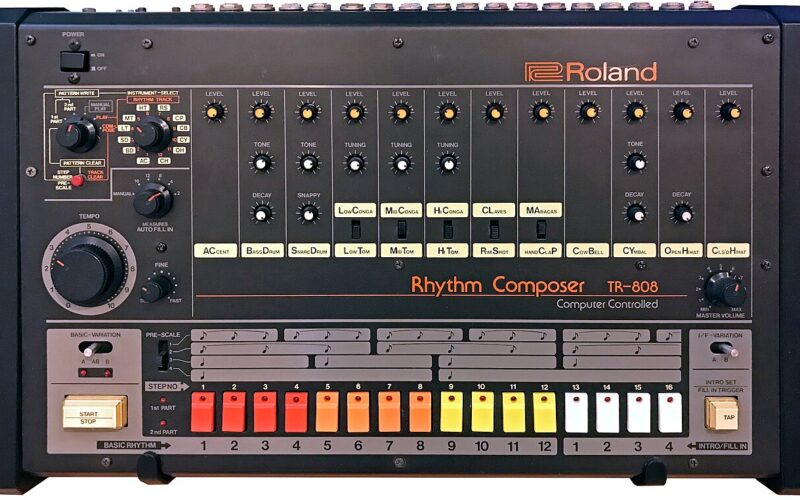 Boîte à rythmes Roland TR-808 exposée au Musical Instrument Museum de Phoenix