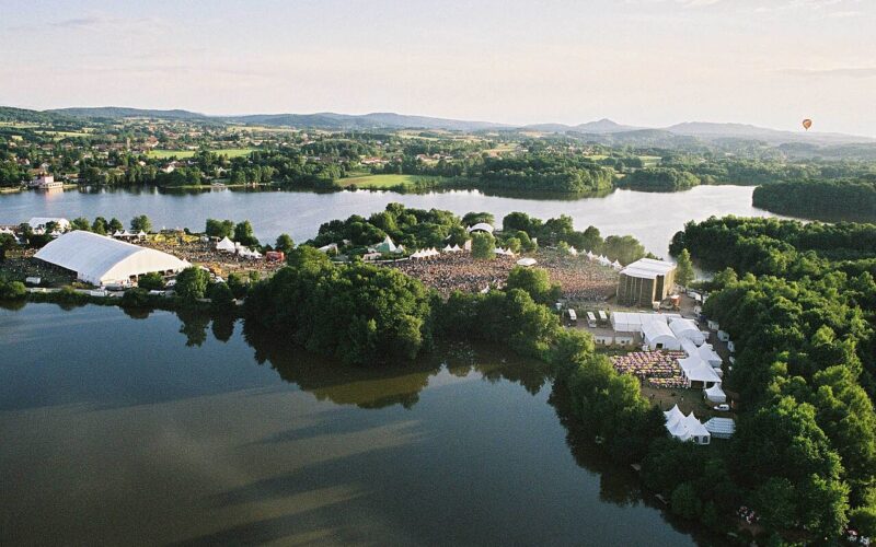Le festival des Eurockéennes sur la presqu’île du Malsaucy, près de Belfort