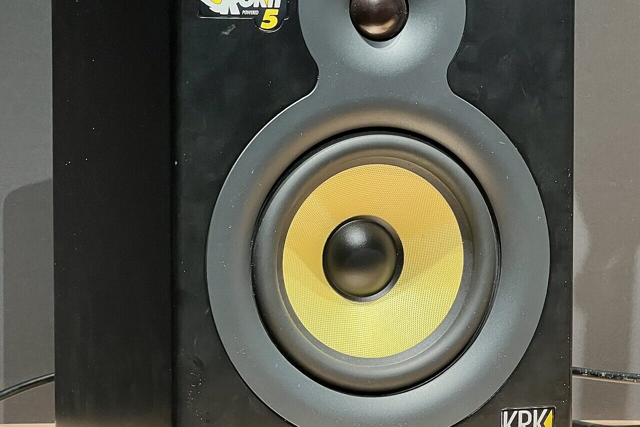 Enceinte de monitoring KRK Rokit 5 d’une génération antérieure