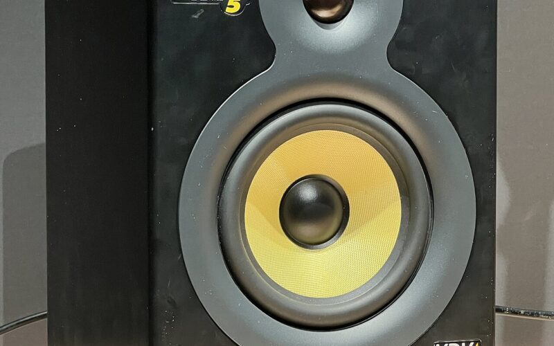 Enceinte de monitoring KRK Rokit 5 d’une génération antérieure