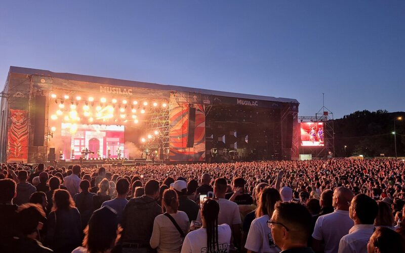 Le festival Musilac sur l’esplanade du lac du Bourget à Aix-les-Bains